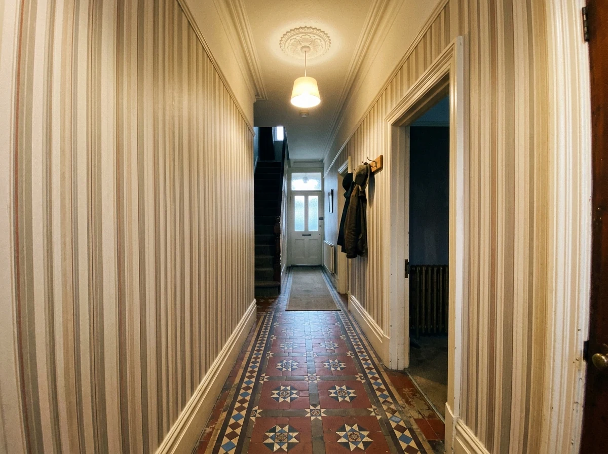 wallpapering-2-leicester-leicester-decorators Professional wallpaper installation in a Leicester period property